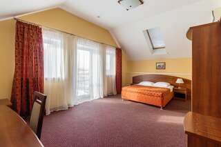 Гостиница Villa Classic Самара Улучшенный двухместный номер с 1 кроватью-1